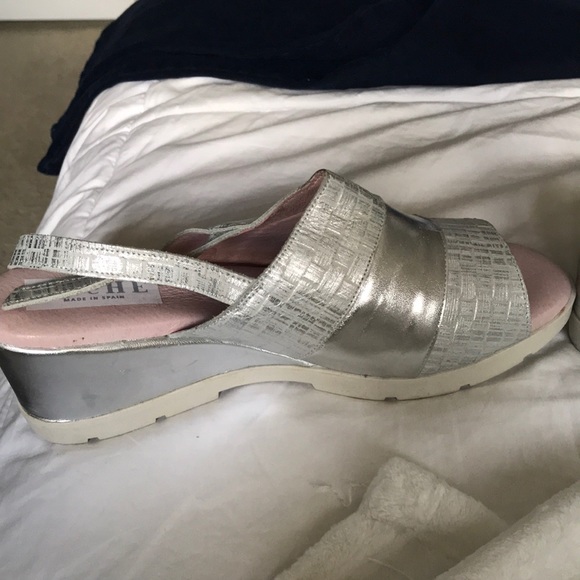 Silver metallic wedge sandal - Picture 1 of 5